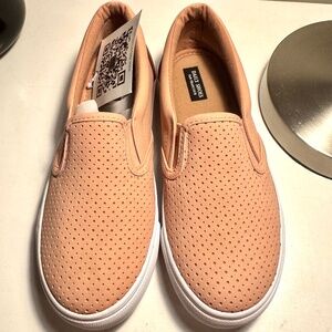 NWT DailyShoes "Tracy Mauve" Slip On Sneaker Comfort Cushion Size 6.5